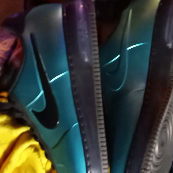 Brand new tried on onlyno box